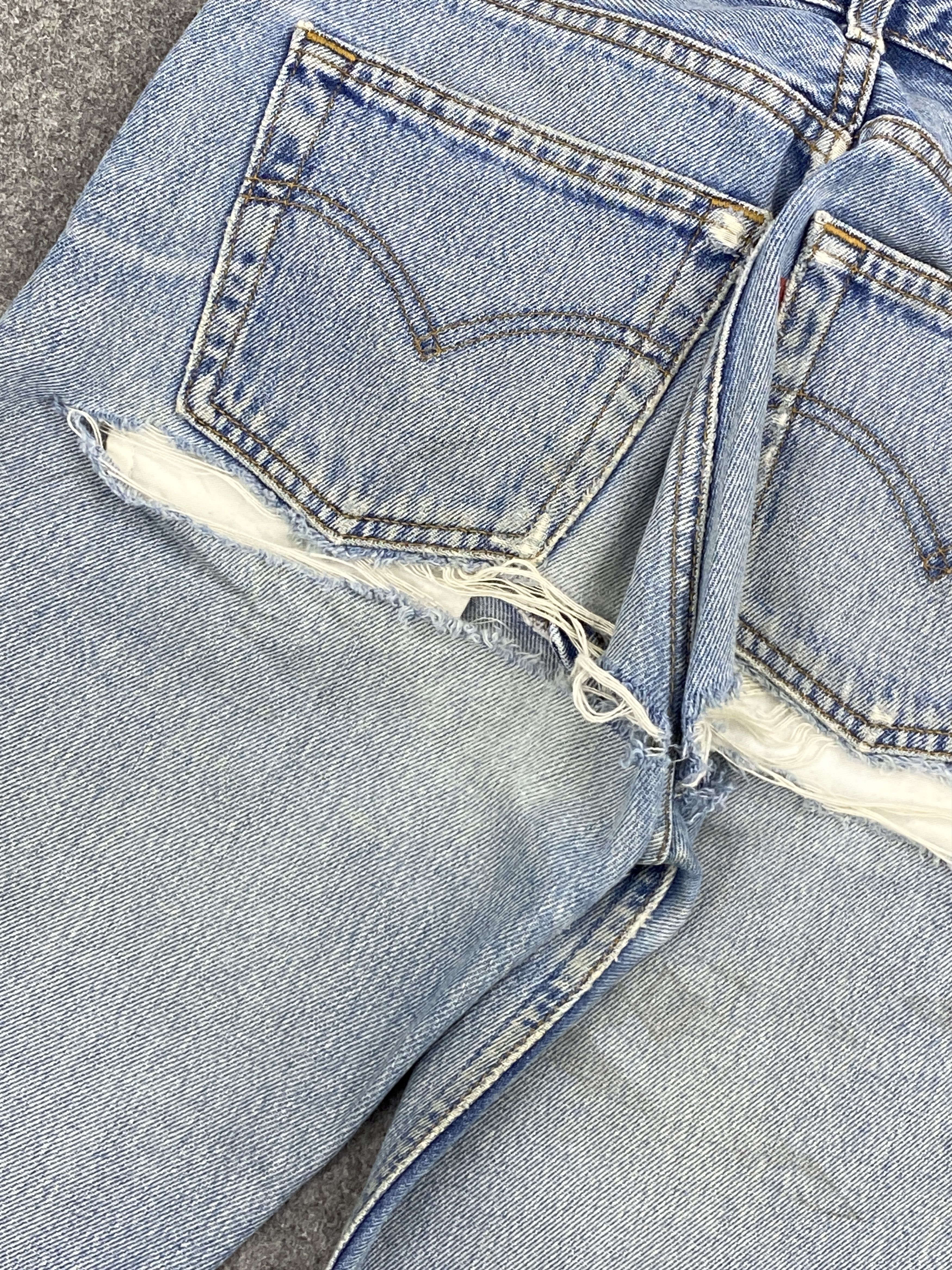 Levi's Distressed Vntage Levi's 501 Faded Blue Jeans DJ0019Z Size US 26 / EU 42 - 13 Thumbnail