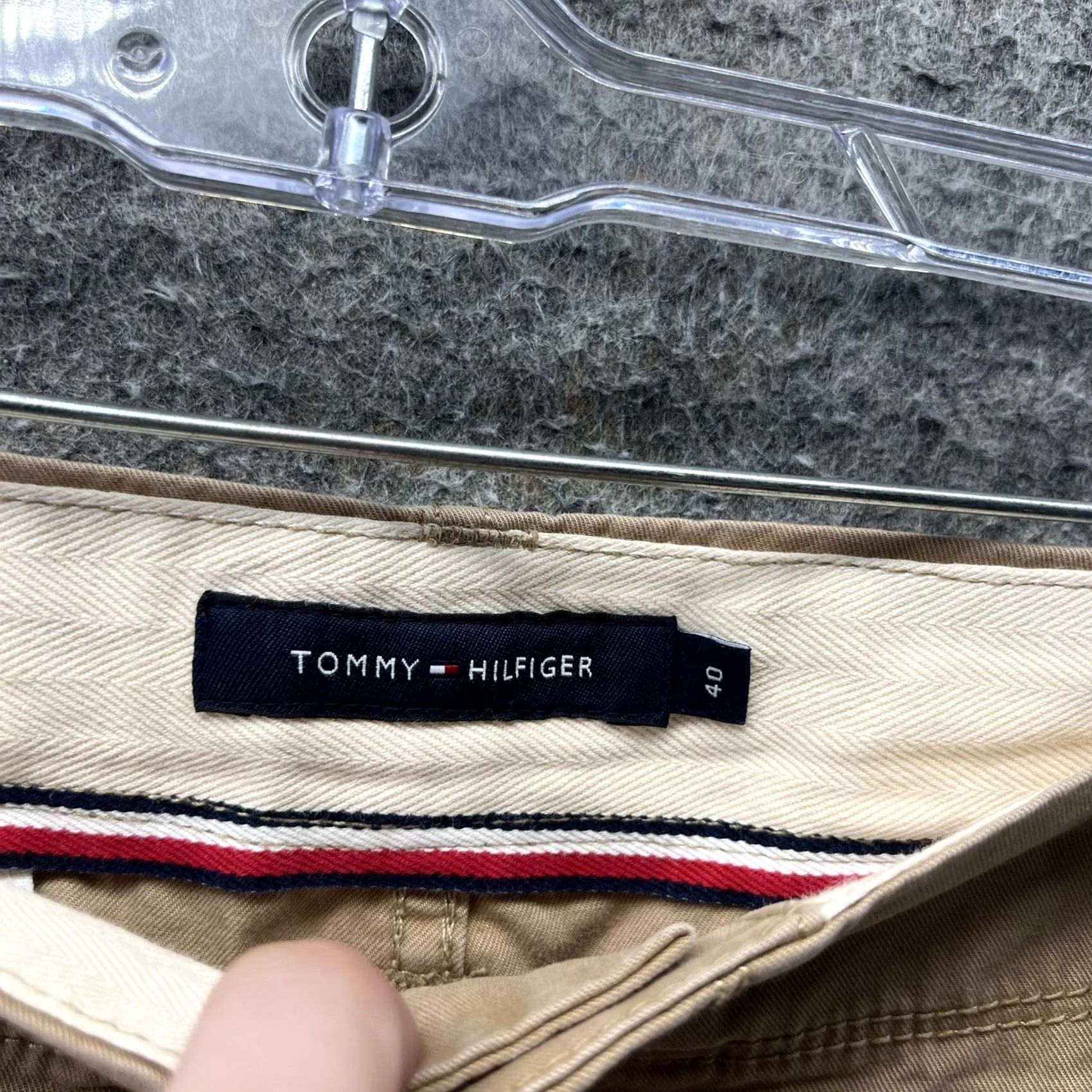 Tommy Hilfiger Tommy Hilfiger Cargo Shorts Mens 40 Khaki Cotton Flat Front Pockets Casual Beige Size US 40 / EU 56 - 4 Thumbnail