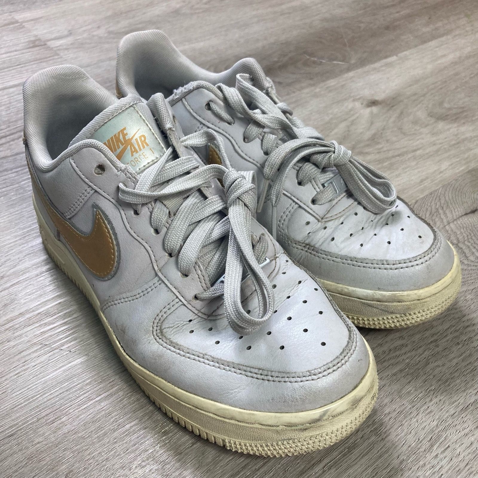 Nike Nike Women's Air Force 1 '07 Low Sneaker 7.5 AR0642-001 Size US 7.5 / IT 37.5 - 13 Thumbnail