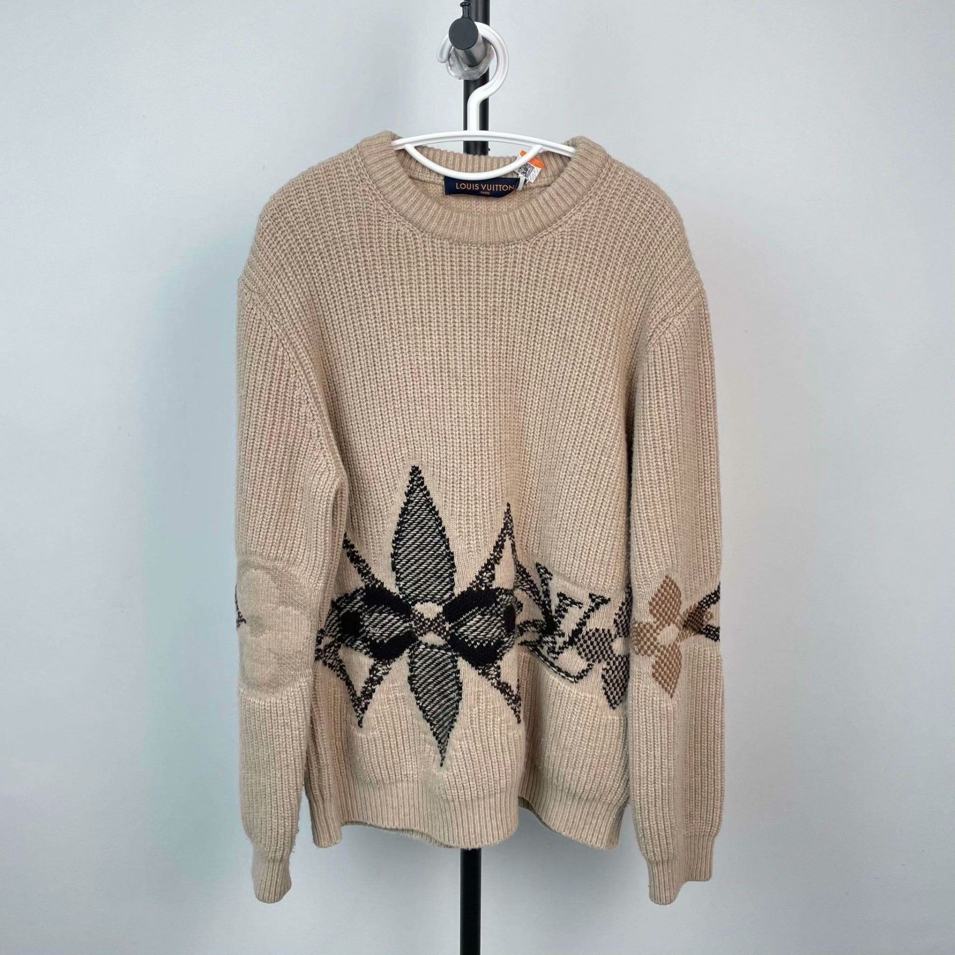 Louis Vuitton Louis Vuitton Sweater S Women Size S / US 4 / IT 40 - 1 Thumbnail