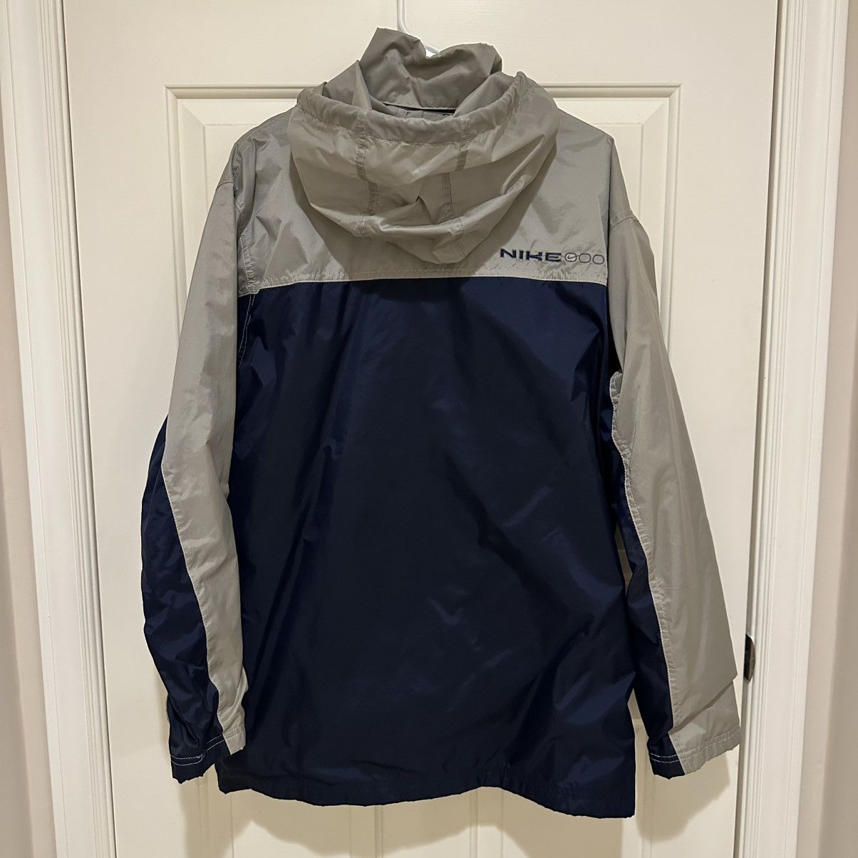 Nike Vintage 2000s Nike Navy Grey Nylon Hooded Windbreaker Jacket Size US L / EU 52-54 / 3 - 4 Thumbnail