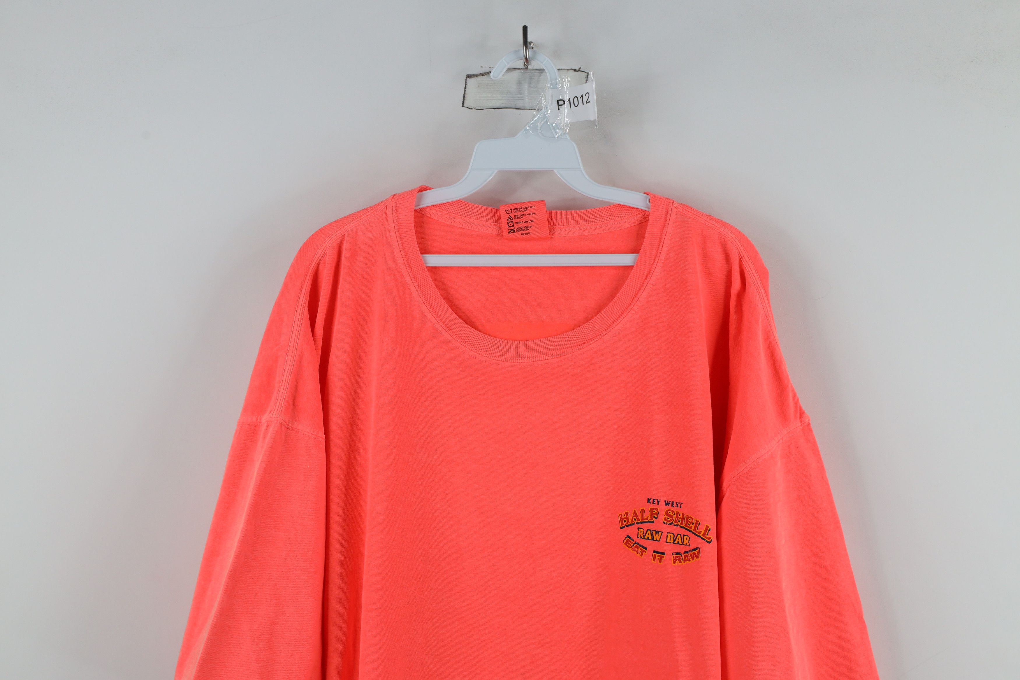 Vintage Vintage Streetwear West Raw Bar Eat It Raw Oyster T-Shirt Size US XXL / EU 58 / 5 - 2 Thumbnail