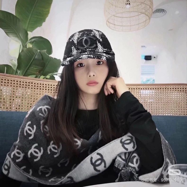 Chanel Chanel Tweed Cap with Double C Logo Size ONE SIZE - 6 Thumbnail