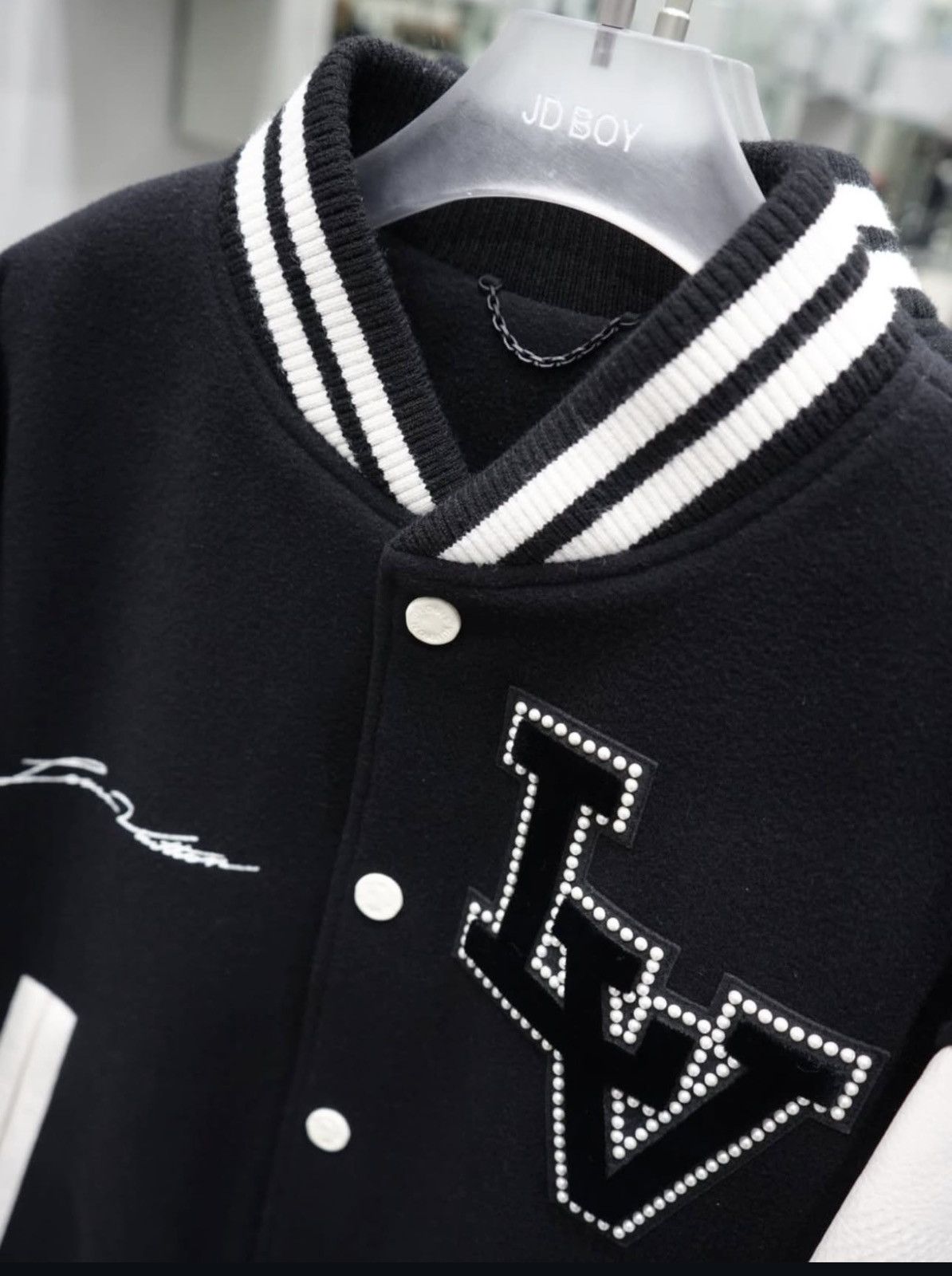 Louis Vuitton Louis Vuitton x Pharrell Size US L / EU 52-54 / 3 - 5 Thumbnail