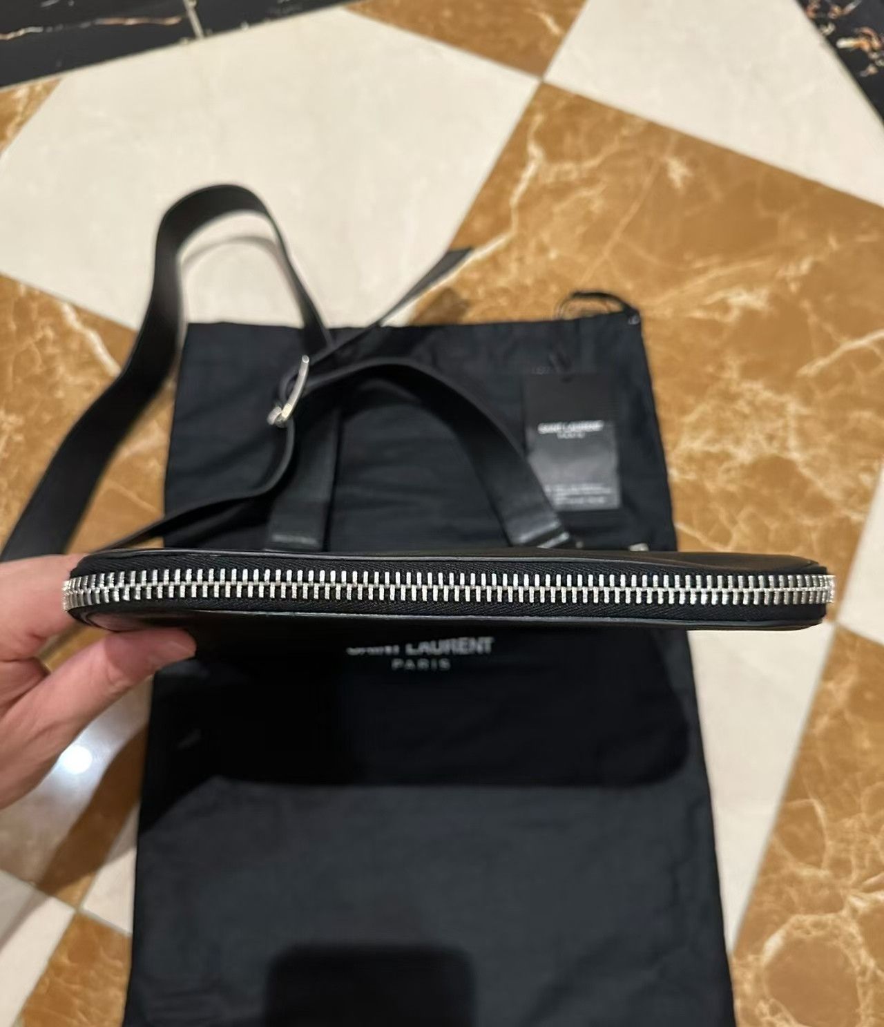 Saint Laurent Paris Saint Laurent Large curved zipped cowhide shoulder bag Size ONE SIZE - 4 Thumbnail