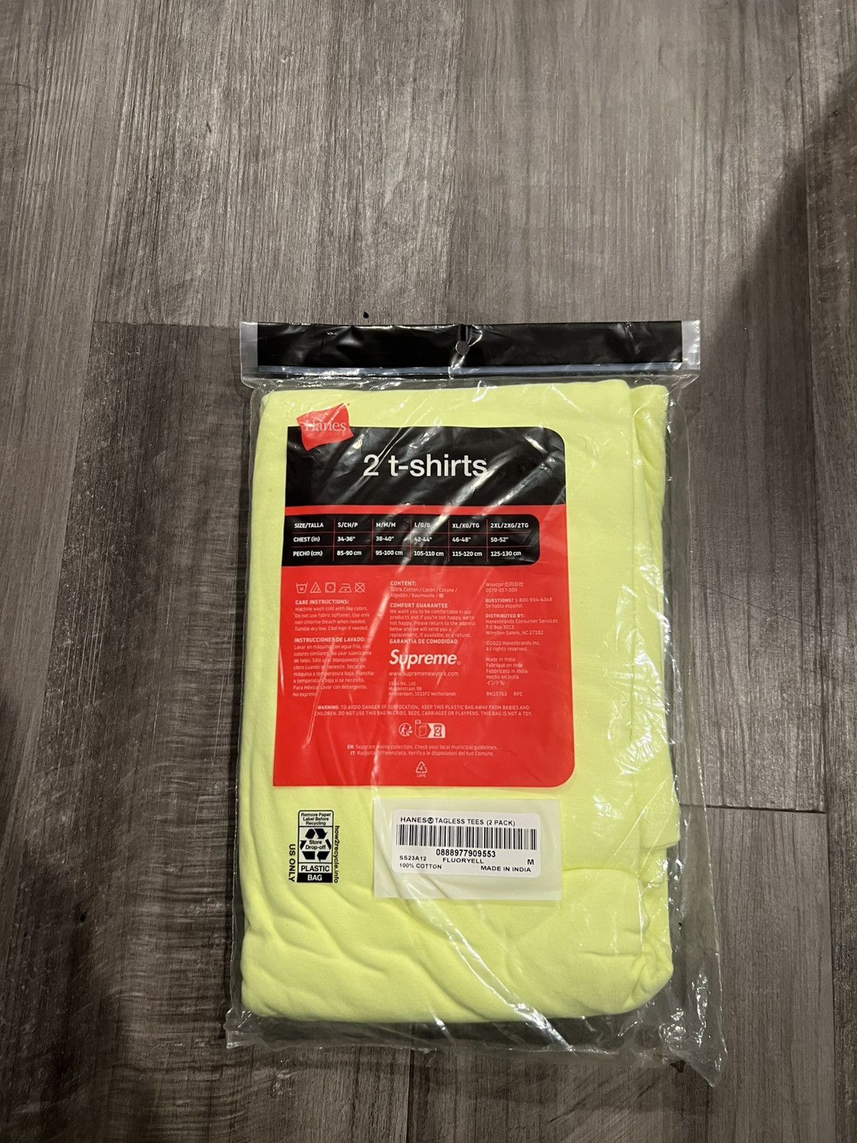 Supreme Size Medium Men’s SS23 SUPREME / HANES TAGLESS TEES (2 PACK) Size US M / EU 48-50 / 2 - 2 Thumbnail
