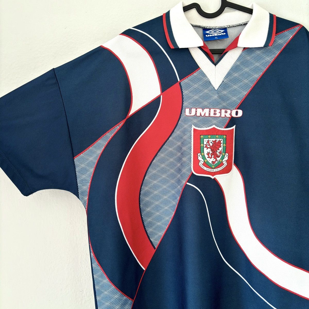 Umbro × Vintage 1995 1996 Wales National Umbro Vintage Away Soccer Jersey UK Size US XL / EU 56 / 4 - 4 Thumbnail