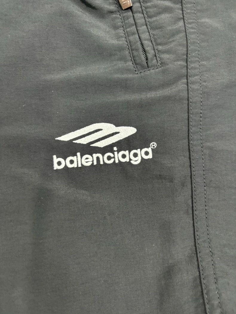 Balenciaga Balenciaga size L 3 B sports pants Size US 26 / EU 42 - 3 Thumbnail