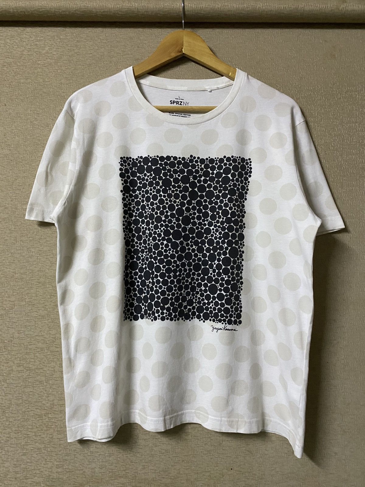 Uniqlo × Yayoi Kusama YAYOI KUSAMA X UNIQLO Art MoMA Special Edition Tshirt Size US L / EU 52-54 / 3 - 1 Thumbnail