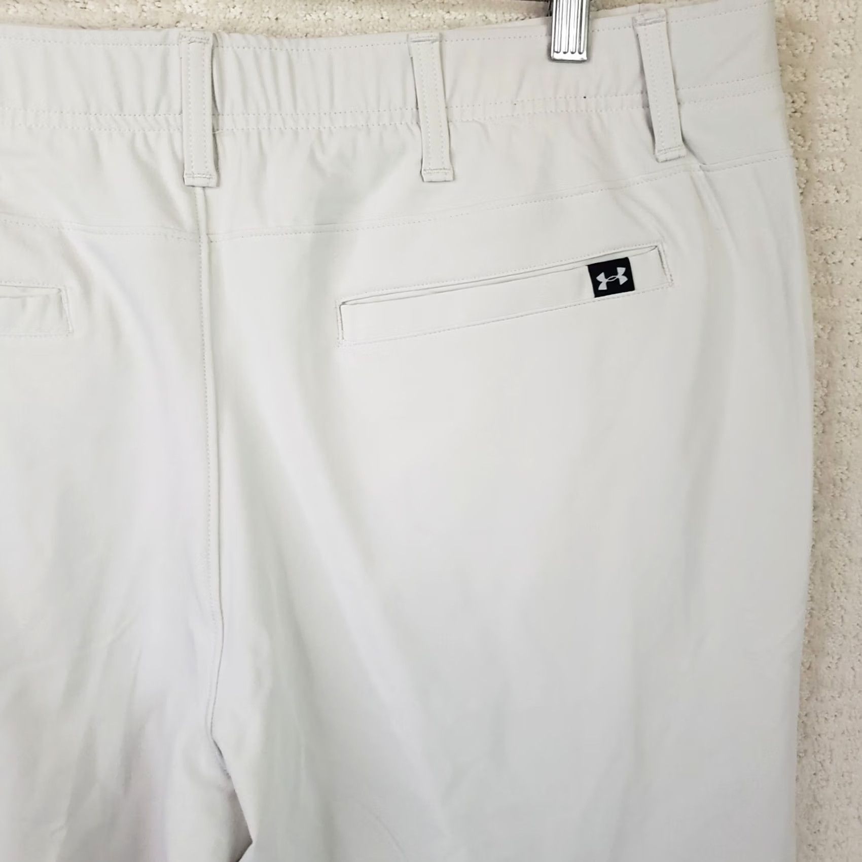Under Armour Under Armour Shorts Casual Men's 40x10 Khaki Beige Polyester Spandex Relaxed Inseam 10" Cargo Button Zipper Logo Breathable EUC Size US 40 / EU 56 - 6 Thumbnail
