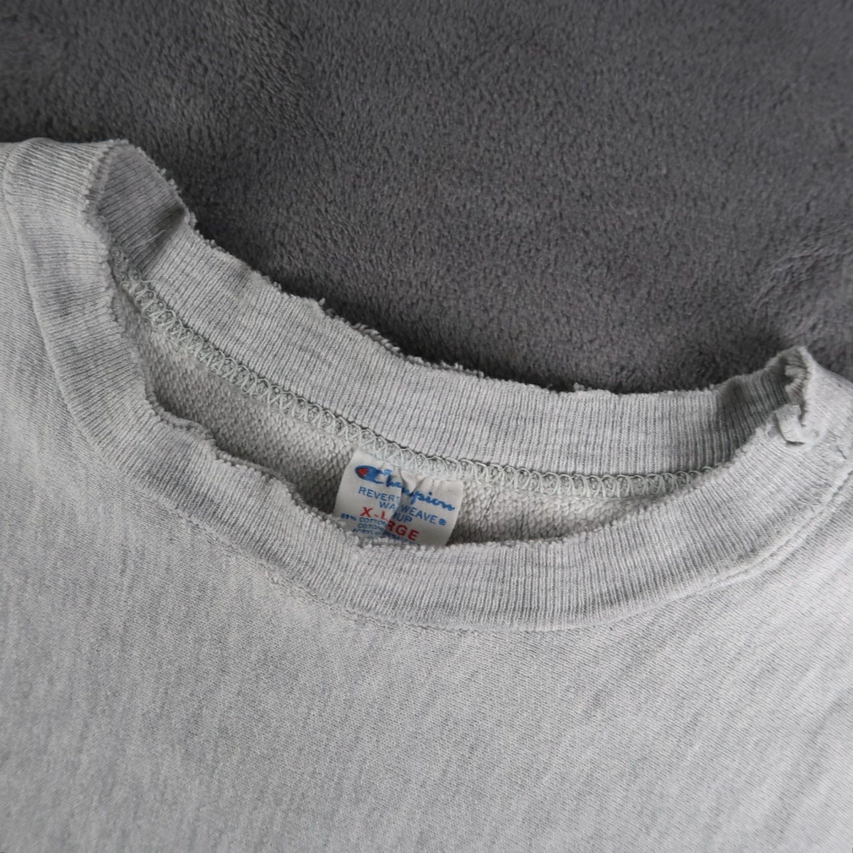 Champion VINTAGE Champion Sweatshirt Crewneck XL Gray Logo 90s USA Distress Men Size US XL / EU 56 / 4 - 7 Thumbnail