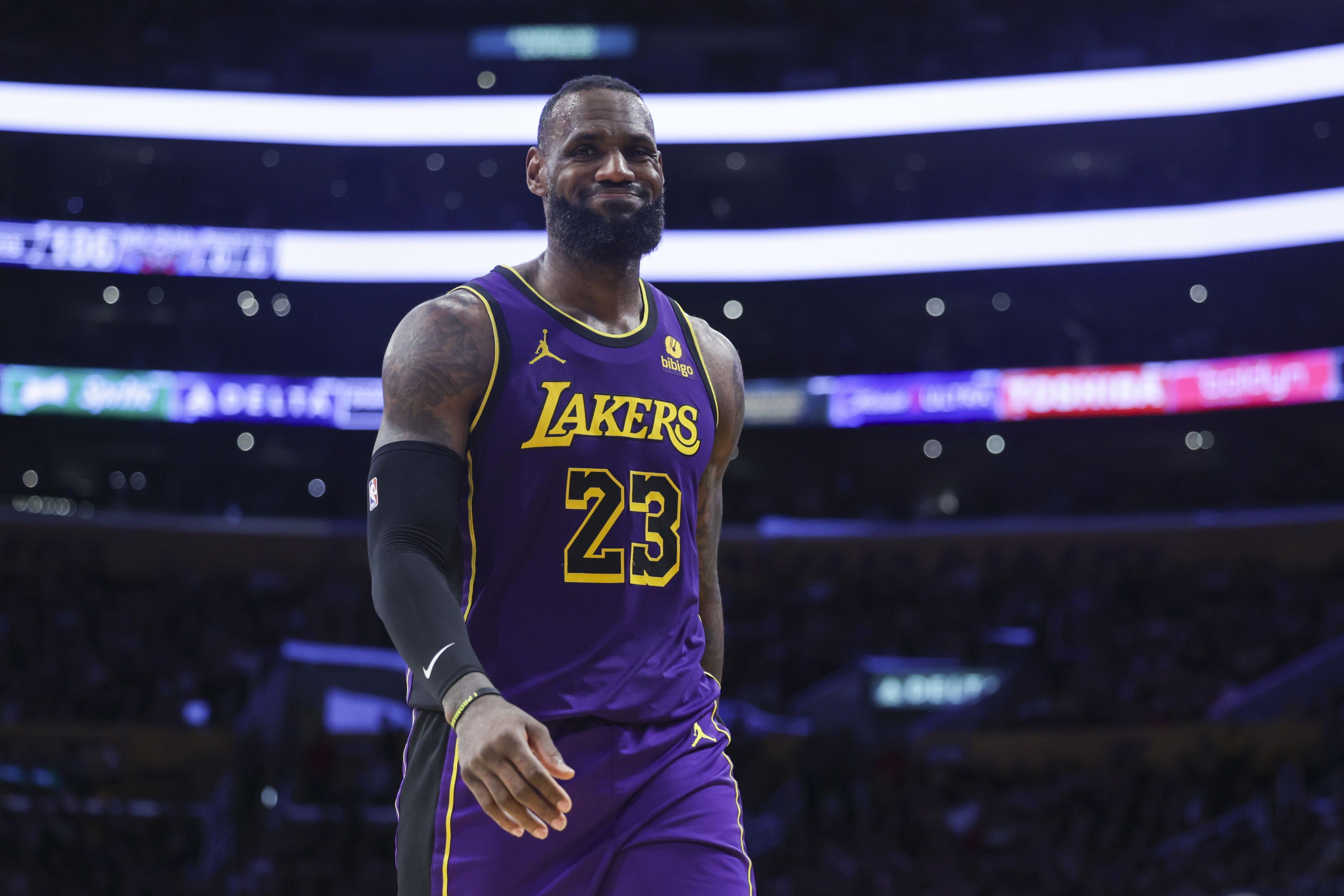 Jordan Brand Jordan LeBron James LA Lakers Authentic Jersey limited Size US M / EU 48-50 / 2 - 14 Thumbnail