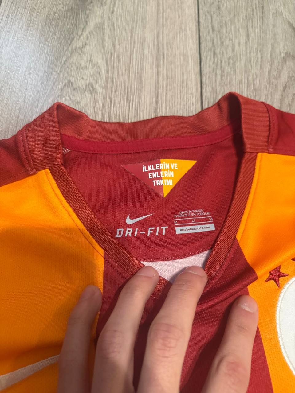 Nike GALATASARAY NIKE 2014/2015 FOOTBALL HOME JERSEY #10 SIZE M Size US M / EU 48-50 / 2 - 7 Thumbnail