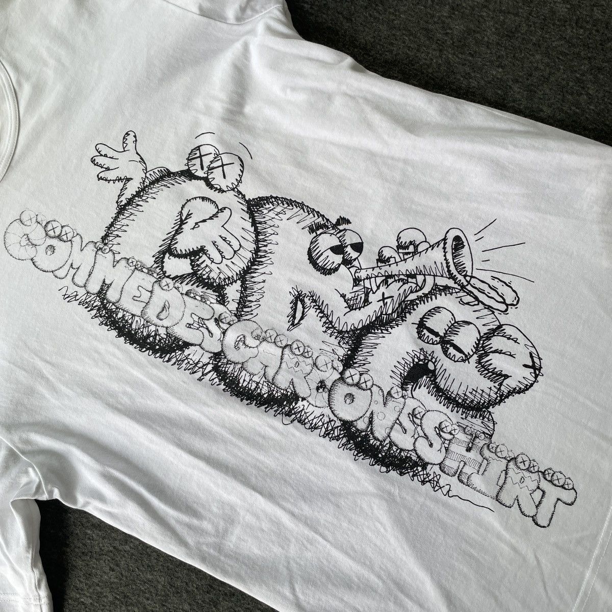 Comme des Garcons comme des garcons x kaws Size US L / EU 52-54 / 3 - 2 Thumbnail
