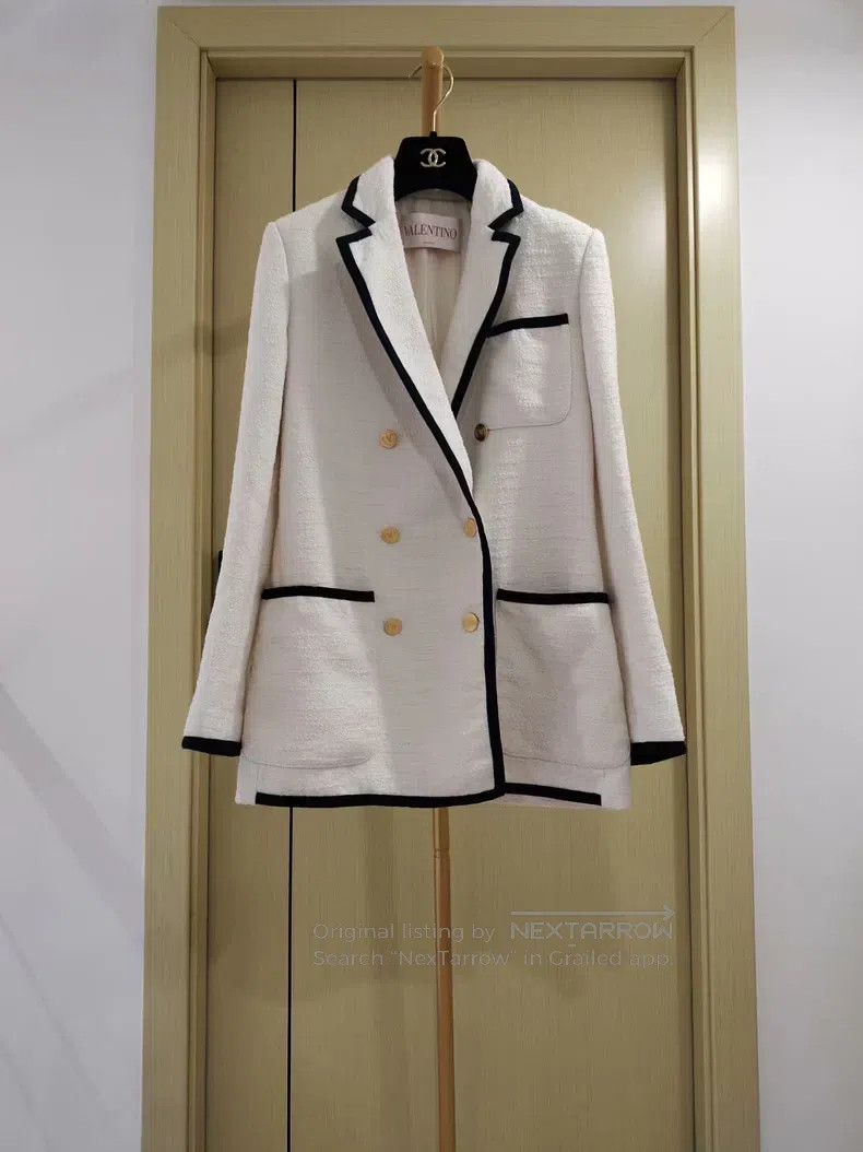 Valentino Valentino Wool gold buckle small fragrant jacket Size S / US 4 / IT 40 - 1 Thumbnail