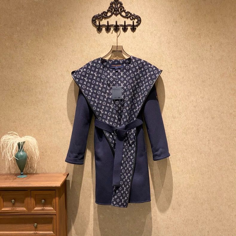 Louis Vuitton Louis Vuitton Blue Patchouli bathrobe coat Size XXS / US 00 / IT 34 - 1 Thumbnail