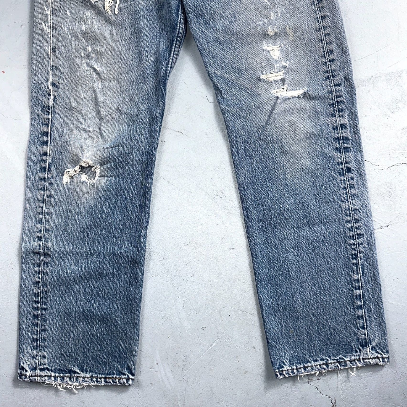 Levi's Vintage Levi's 501 Jeans Men’s Regular Fit Straight Leg 35x32 Blue Light Wash 90s USA Size US 35 - 3 Thumbnail