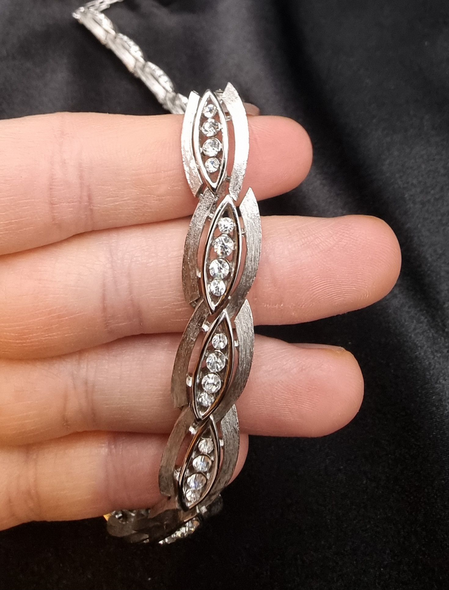 Vintage Rare Find Vintage 1960s Crown Trifari Silver-Tone Choker Nec Size ONE SIZE - 2 Thumbnail