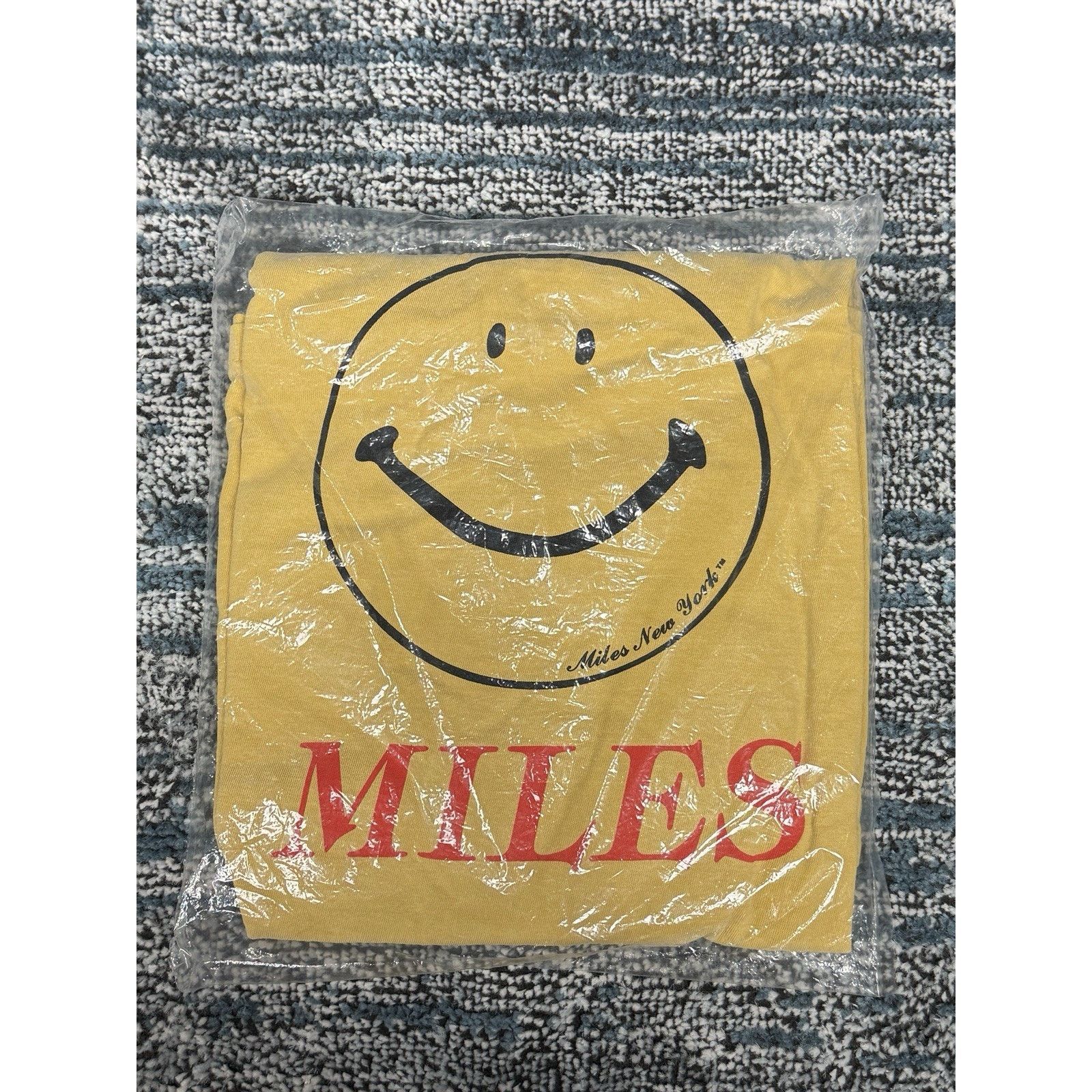 Gildan Smile Miles Yellow 100% Cotton Size XL Made In Honduras Size US XL / EU 56 / 4 - 6 Thumbnail