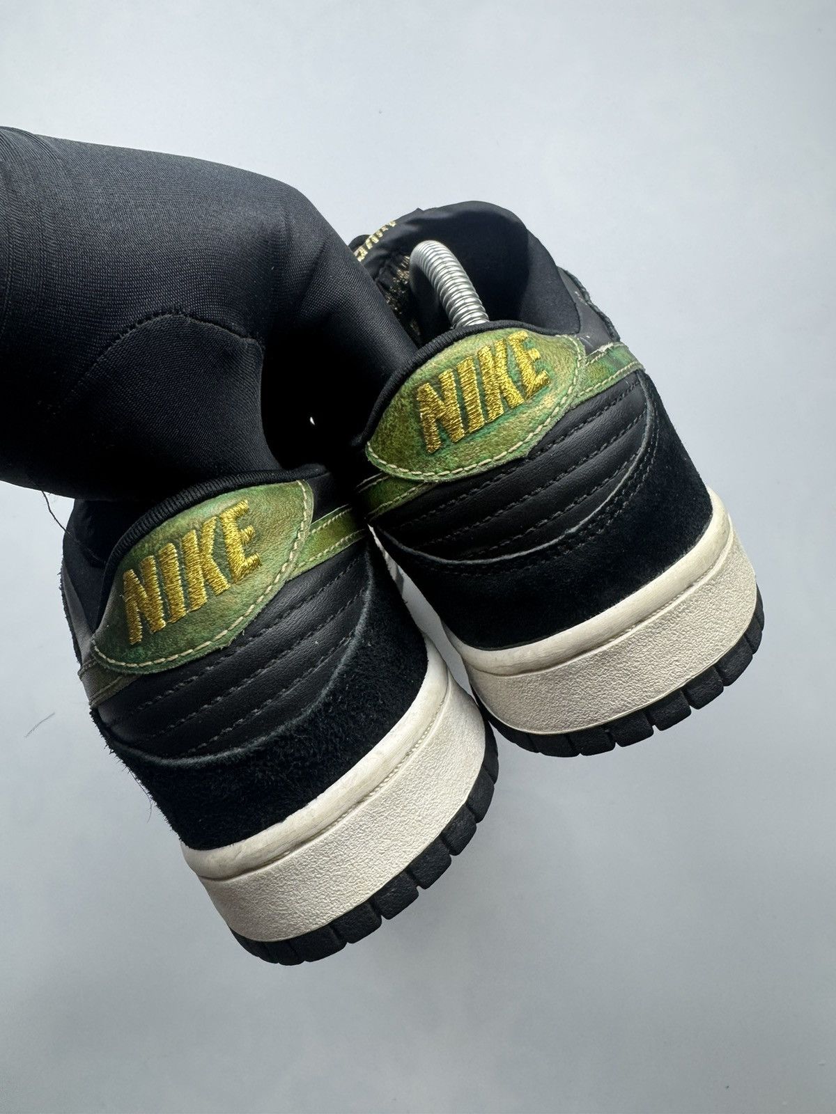 Nike SB 2003 Nike SB Dunk Low Pro Takashi Size US 9.5 / EU 42-43 - 11 Thumbnail