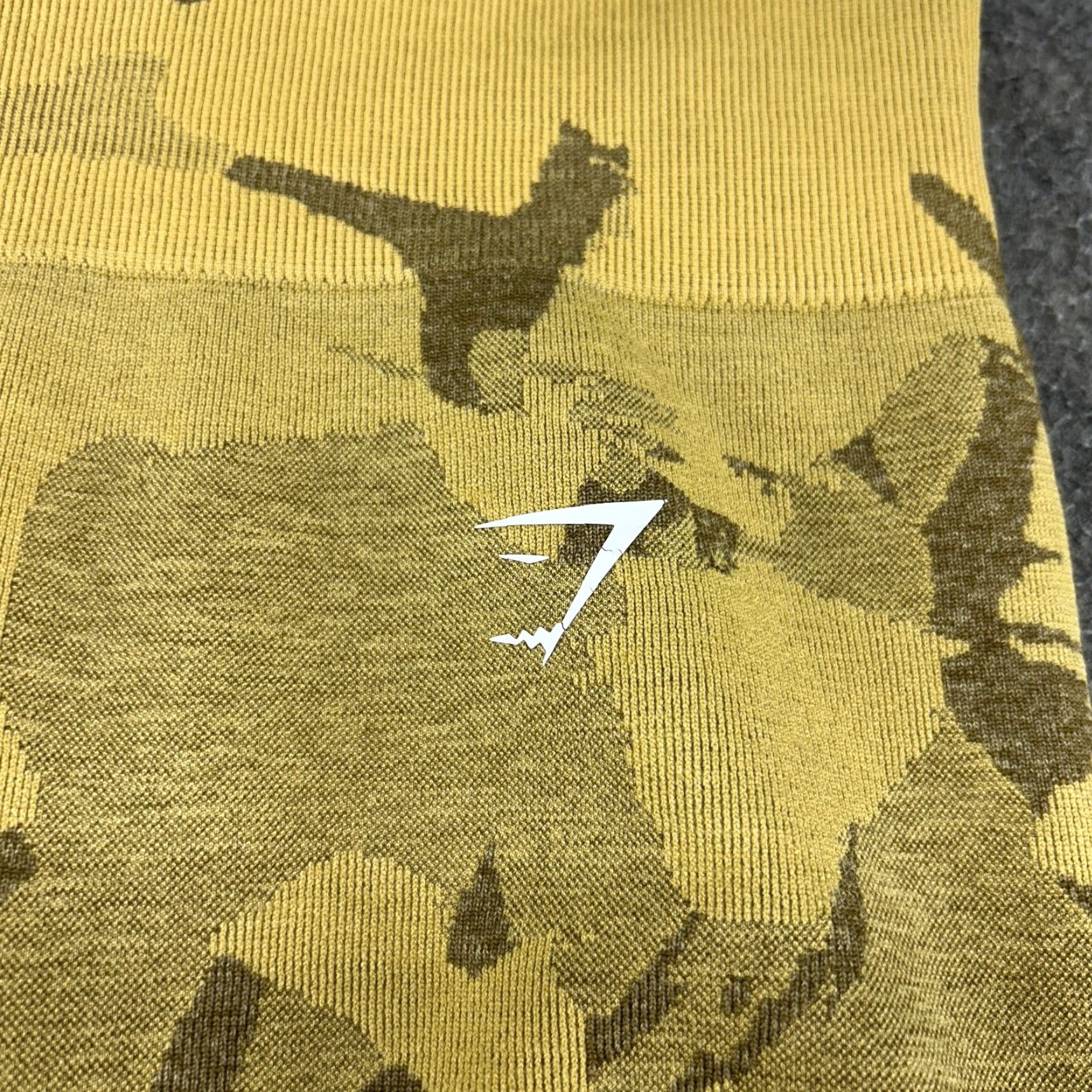Gymshark VINTAGE Gymshark Shorts Womens M Yellow Camouflage Adapt Seamless Compression Logo Drawstring Athletic Casual Women Size 32" / US 10 / IT 46 - 2 Thumbnail