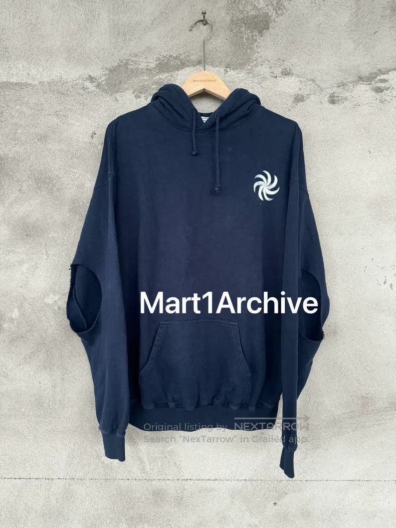 Vetements VETEMENTS Fist vortex elbow cutout hoodie Size US XS / EU 42 / 0 - 1 Thumbnail