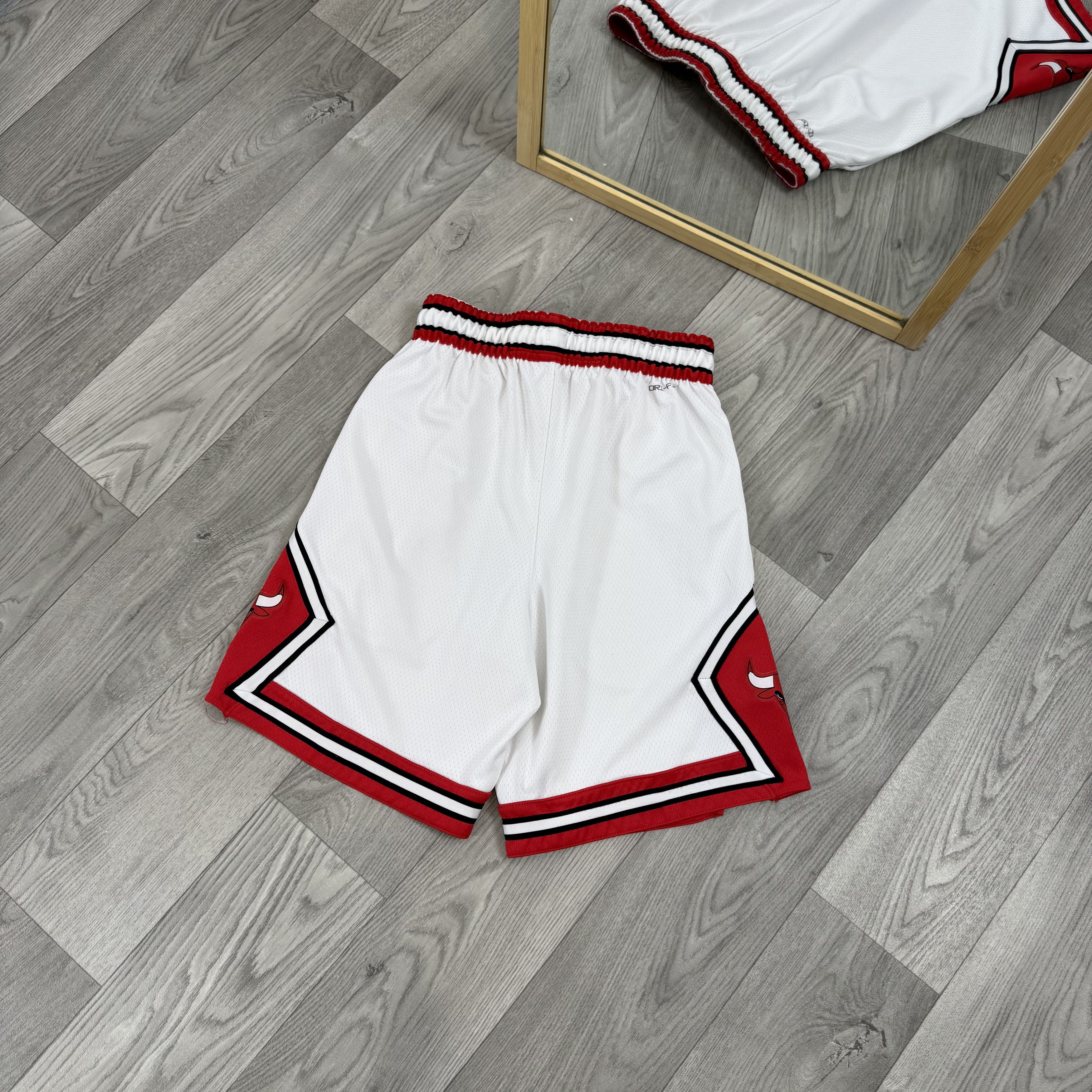 Nike Nike NBA Chicago Bulls White Jersey Shorts Size US 30 / EU 46 - 3 Thumbnail