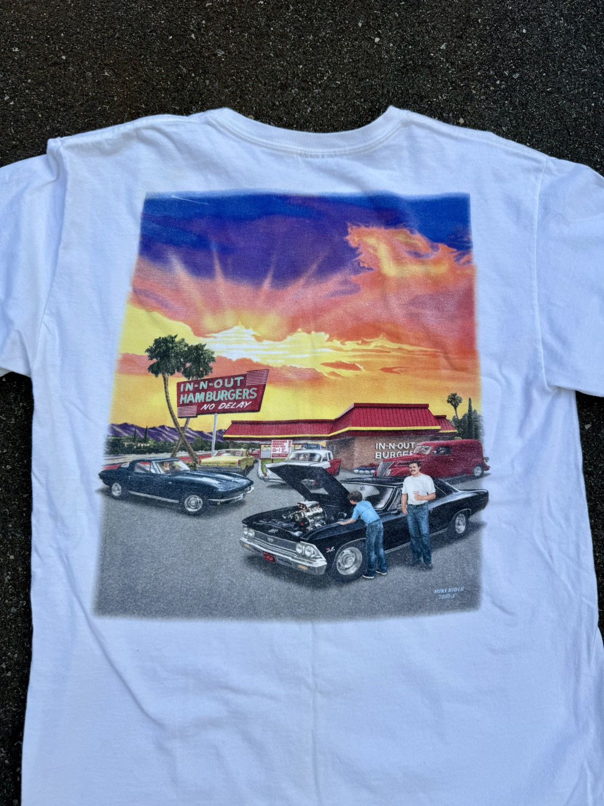 Other Vintage Y2K 2005 In & Out Graphic Tee Shirt Size US M / EU 48-50 / 2 - 2 Thumbnail