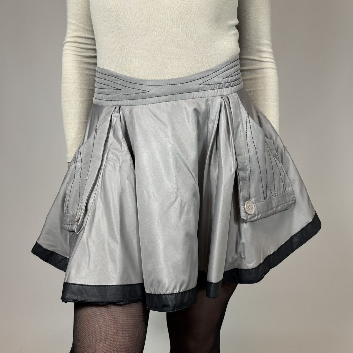 GF Ferre Vintage Y2K GF FERRE Gianfranco Flared Mini Skirt Luxury Size 26" / US 2 / IT 38 - 3 Thumbnail