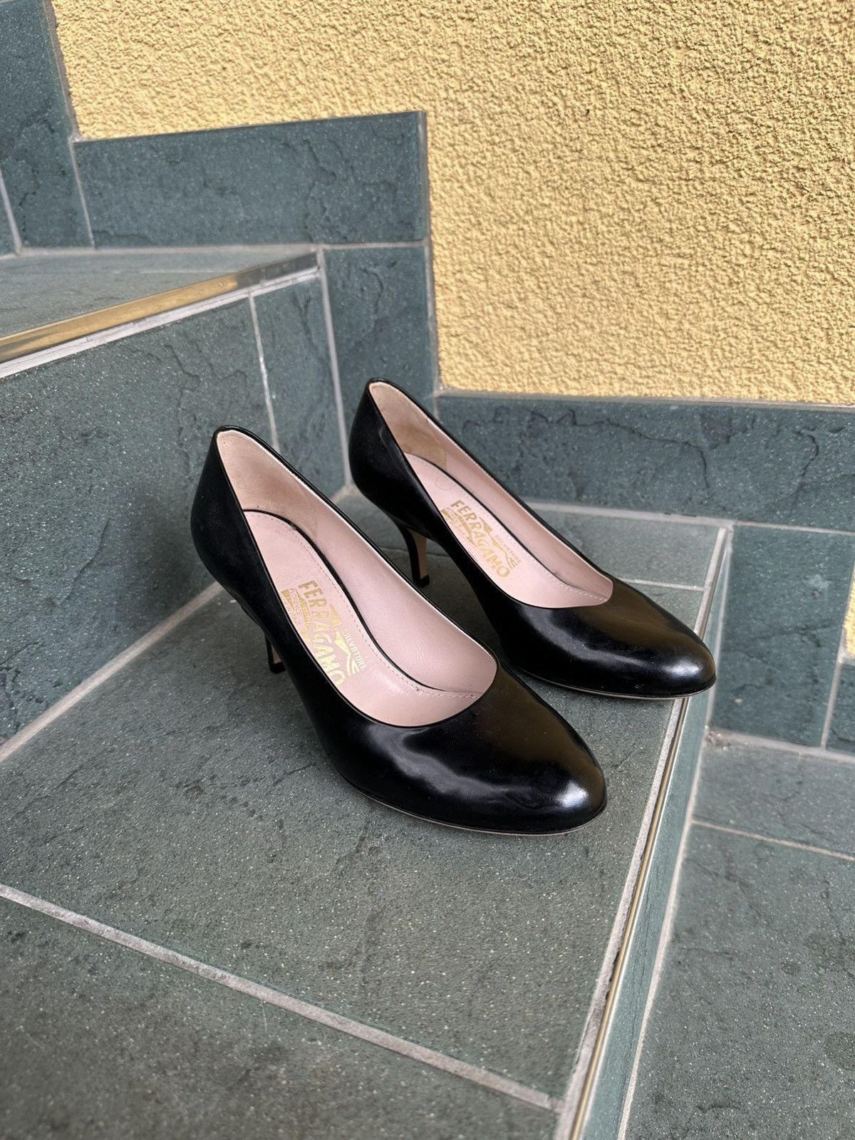 Salvatore Ferragamo Heels Pumps Black Leather 5.5 size 36