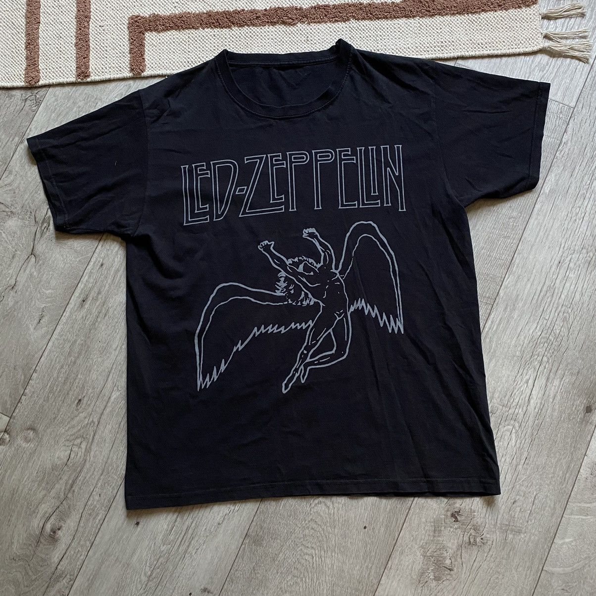 Band Tees VINTAGE LED ZEPPELIN FADED BIG LOGO T SHIRT Size US L / EU 52-54 / 3 - 1 Thumbnail