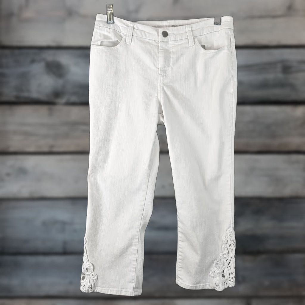 Vintage Chico's Womens Capri Jeans Sz 4 White Mid Rise Crochet Hem Cotton Blend Denim Capri Womens Jeans Capris 4 White Size 27" / US 4 / IT 40 - 1 Thumbnail