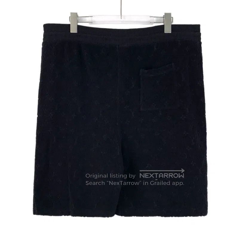 Louis Vuitton Louis Vuitton size xl 23 black logo dark embossed cotton dr Size US 28 / EU 44 - 2 Thumbnail