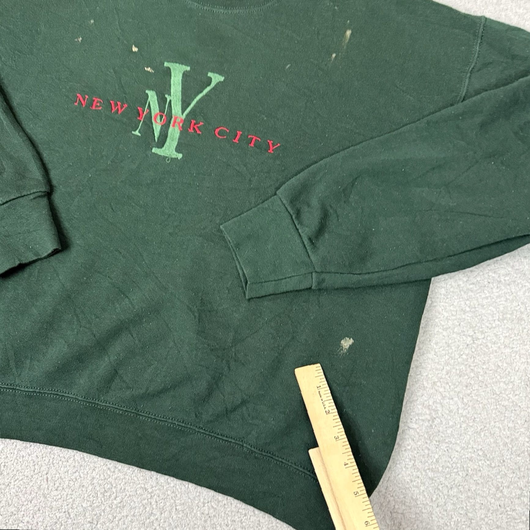 Fruit Of The Loom VINTAGE Fruit of the Loom Sweatshirt Unisex Adults L Green Embroidered NYC 80s 90s USA Size US L / EU 52-54 / 3 - 7 Thumbnail