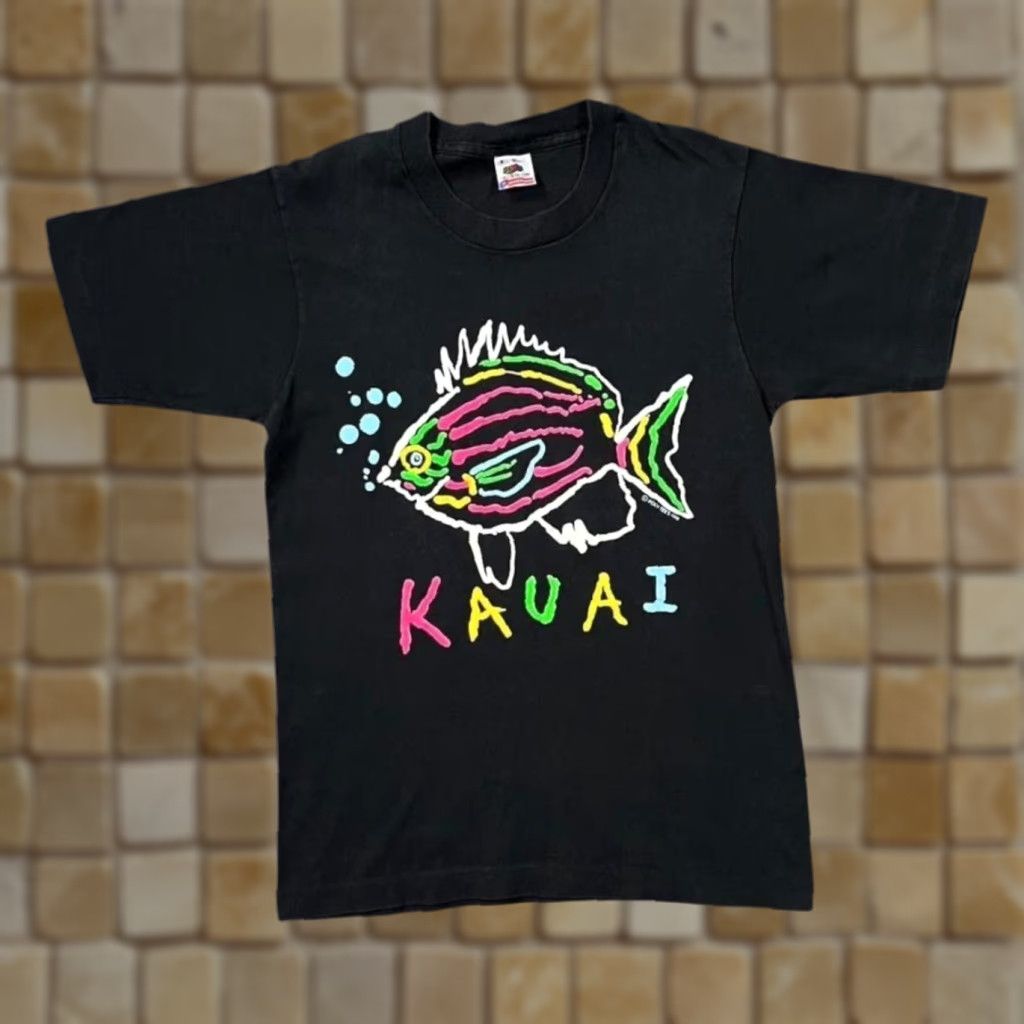 Fruit Of The Loom VINTAGE Kaui Neon Coloured Fish Souvenir Graphic Single Stitch T-Shirt Small Shirt Mens Black 90s Graphic Souvenir USA Fish Size US S / EU 44-46 / 1 - 1 Thumbnail