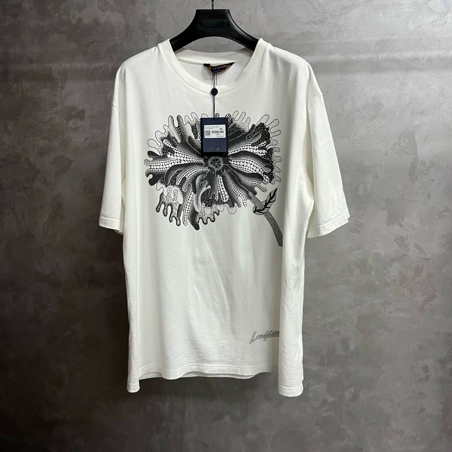 Louis Vuitton Louis Vuitton Casual Printed White T-Shirt L Women Size L / US 10 / IT 46 - 1 Thumbnail