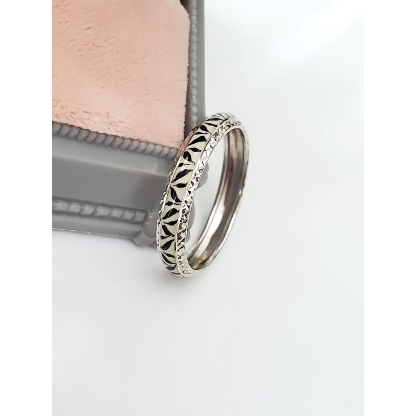 Other White & Black Enamel 14K White Gold Band Ring Size ONE SIZE - 1 Thumbnail
