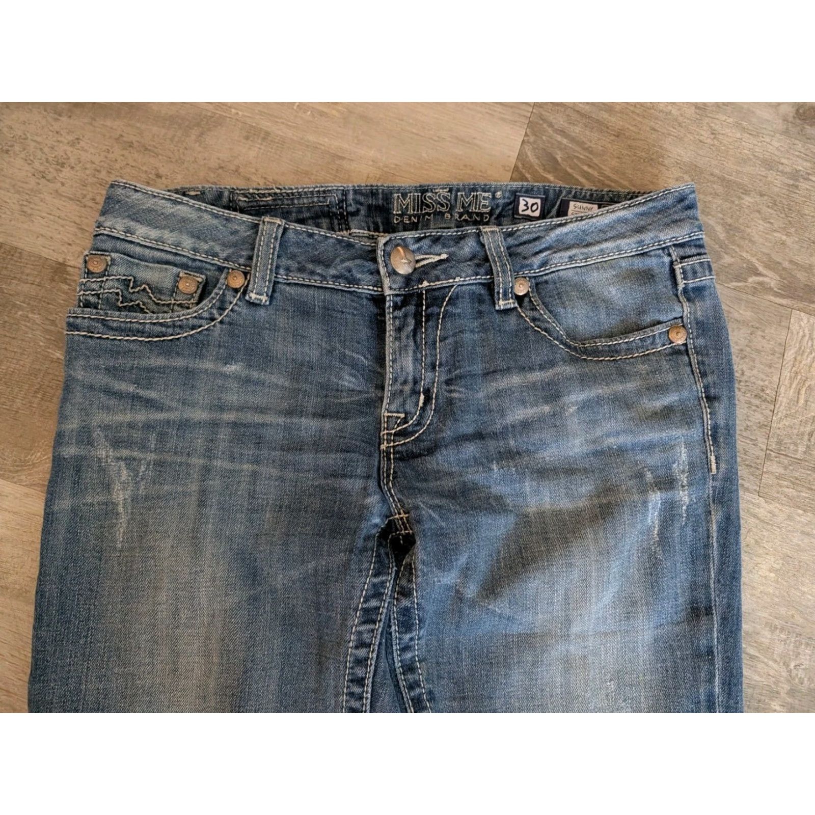 Miss Me Miss Me Jeans Womens 30 Blue Distressed Straight Stretch Denim 5-Pocket Embroidered Button 90s Southwestern Rock Sunshine (Miss Me Denim) Size 30" / US 8 / IT 44 - 4 Thumbnail