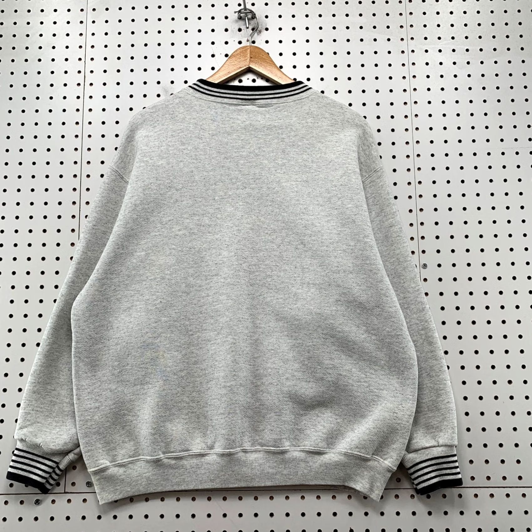 Vintage VINTAGE Bosch Sweatshirt Mens XL Gray Heavyweight Fleece Crewneck USA Shirt Mens XL Gray 90s Heavyweight Size US XL / EU 56 / 4 - 2 Thumbnail