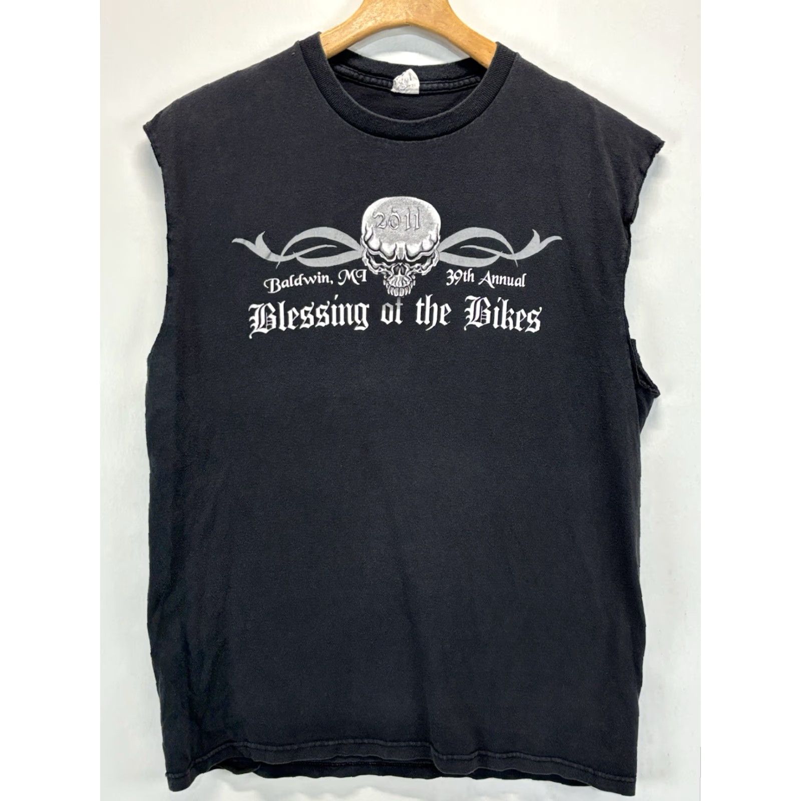 Delta VINTAGE Delta Skull Graphic Print Sleeveless T-Shirt Men Large Black 2011 Blessing Of The Bikes Baldwin MI Size US L / EU 52-54 / 3 - 2 Thumbnail
