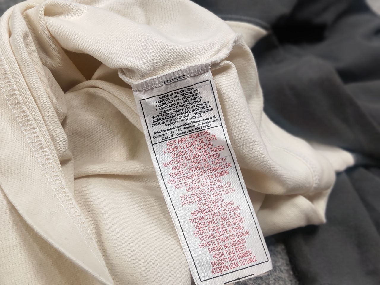 Nike Vintage Nike y2K Style Beige Classic Logo Light Long sleeve Size US L / EU 52-54 / 3 - 13 Thumbnail
