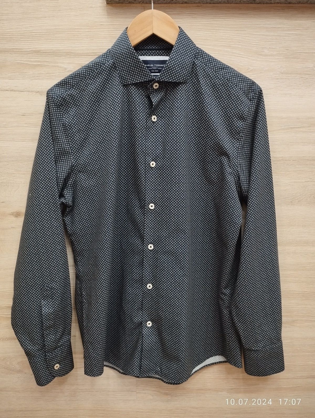 Charles Tyrwhitt Charles Tyrwhitt Mens Button Down Slim Fir Casual Shirt Size US M / EU 48-50 / 2 - 1 Thumbnail