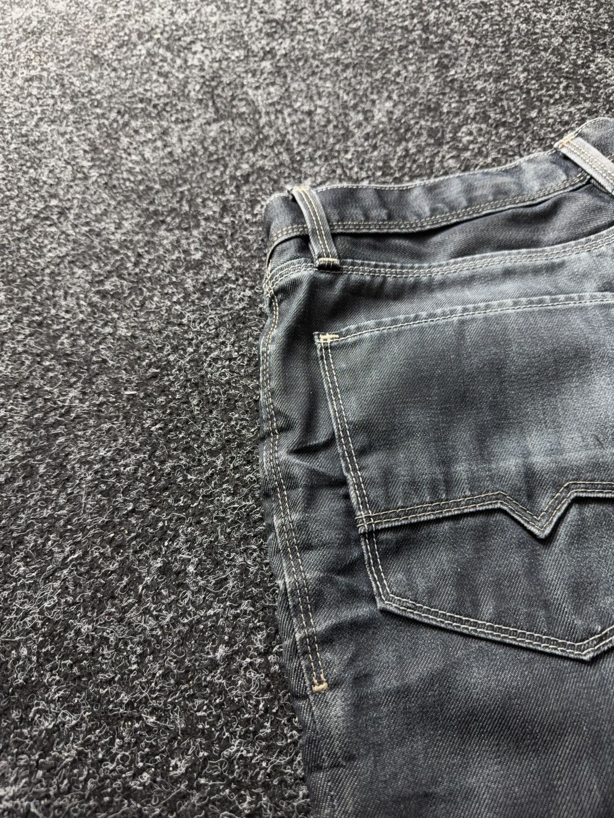 Hugo Boss Avant Garde 00s Vntg Hugo Boss Black Denim Jeans Regular Fit Size US 34 / EU 50 - 22 Thumbnail