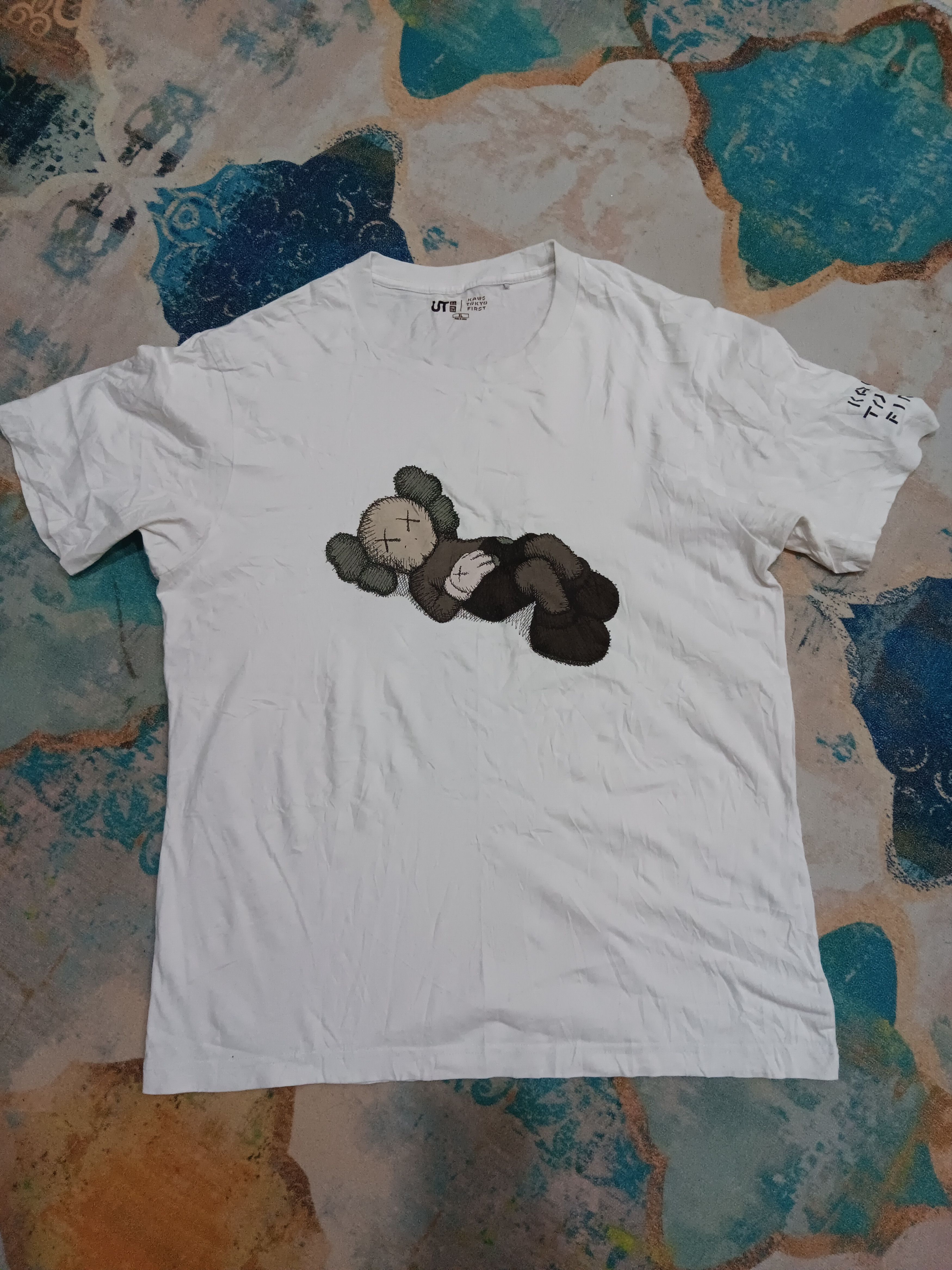 Japanese Brand × Kaws Kaws sleeping x Uniqlo Tokyo first Mori artist graffiti tee Size US XL / EU 56 / 4 - 2 Thumbnail