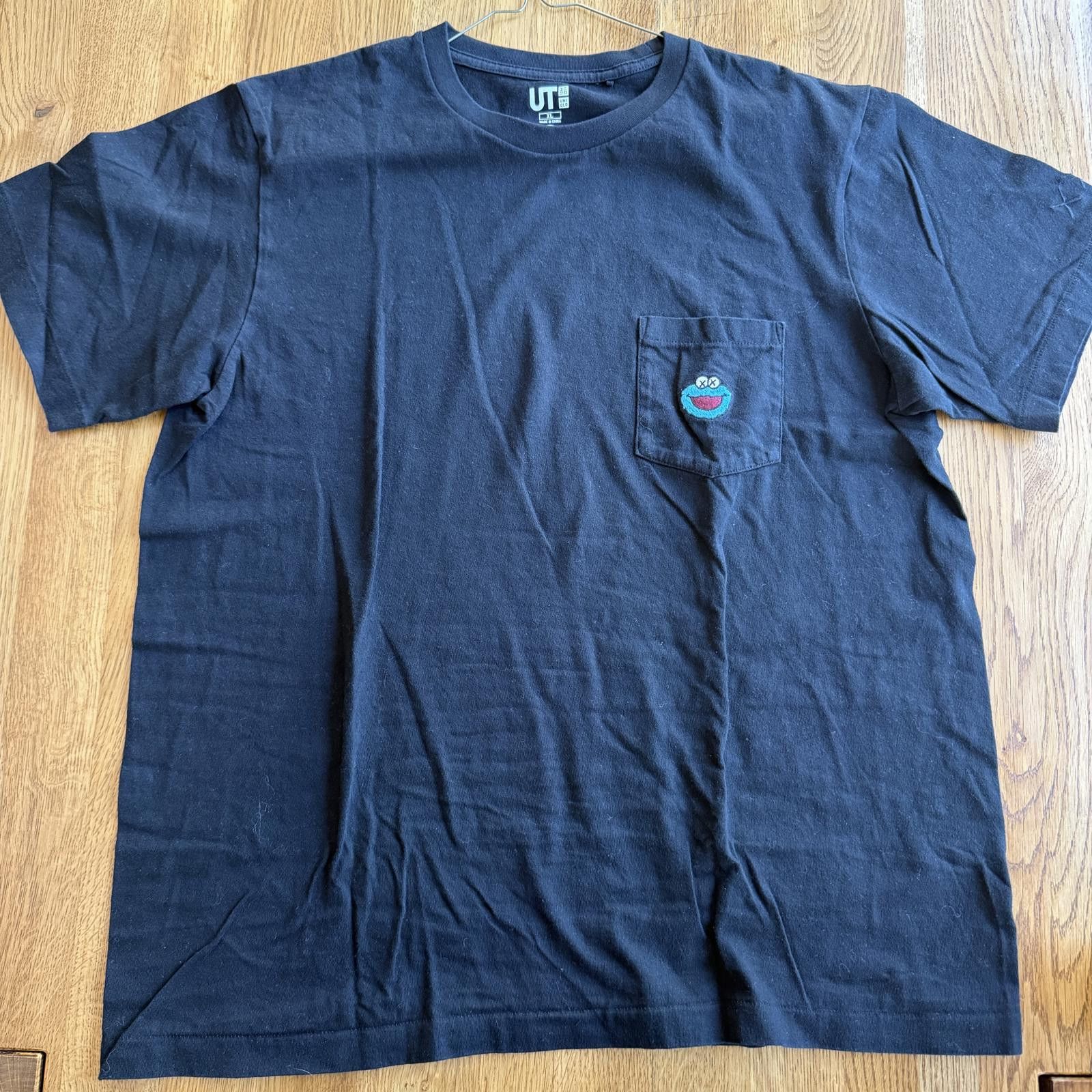 Uniqlo KAWS Uniqlo Cookie Monster Pocket T-Shirt Rare Size XL Size US XL / EU 56 / 4 - 1 Thumbnail