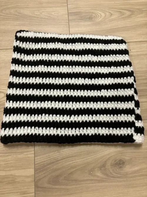 Japanese Brand Minako x Iriki O31 - Knitted Ears Beanie (black/white) Size ONE SIZE - 4 Thumbnail