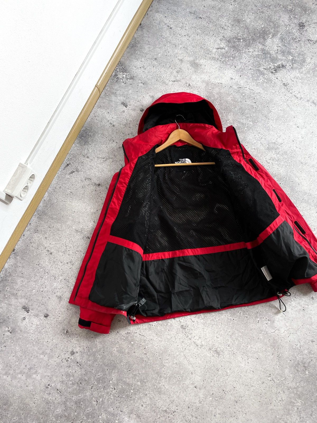 Goretex × The North Face × Vintage Vintage The North Face Gore-Tex Black Red Jacket Size US M / EU 48-50 / 2 - 7 Thumbnail