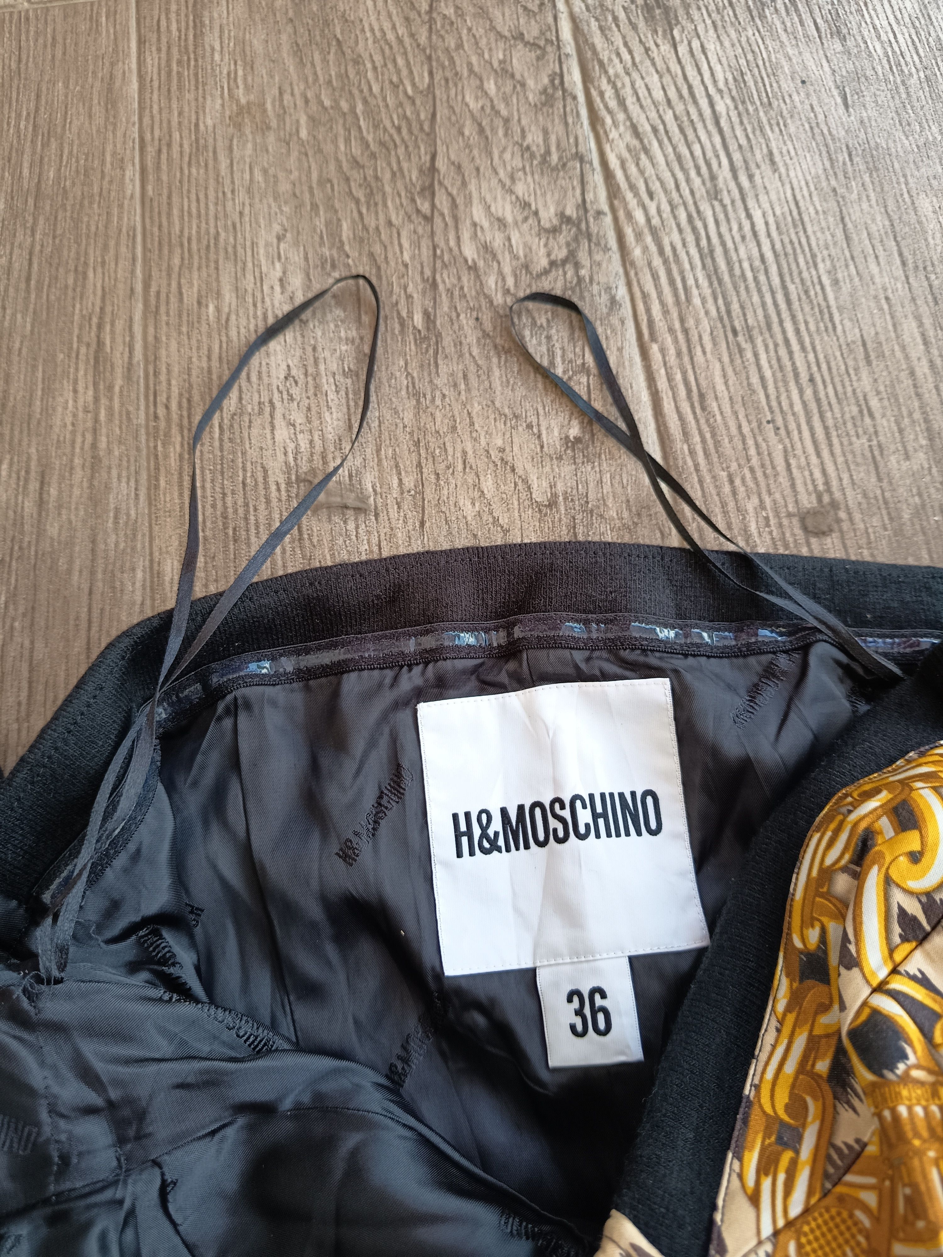 H&M × Moschino H&M x MOSCHINO WOMEN'S GOLD CHAIN ICONIC Size XS / US 0-2 / IT 36-38 - 3 Thumbnail