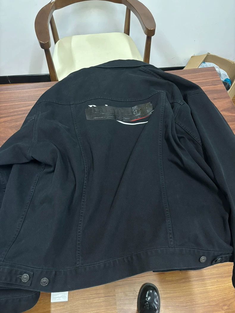 Balenciaga Balenciaga Block the waves logo Size US S / EU 44-46 / 1 - 1 Thumbnail