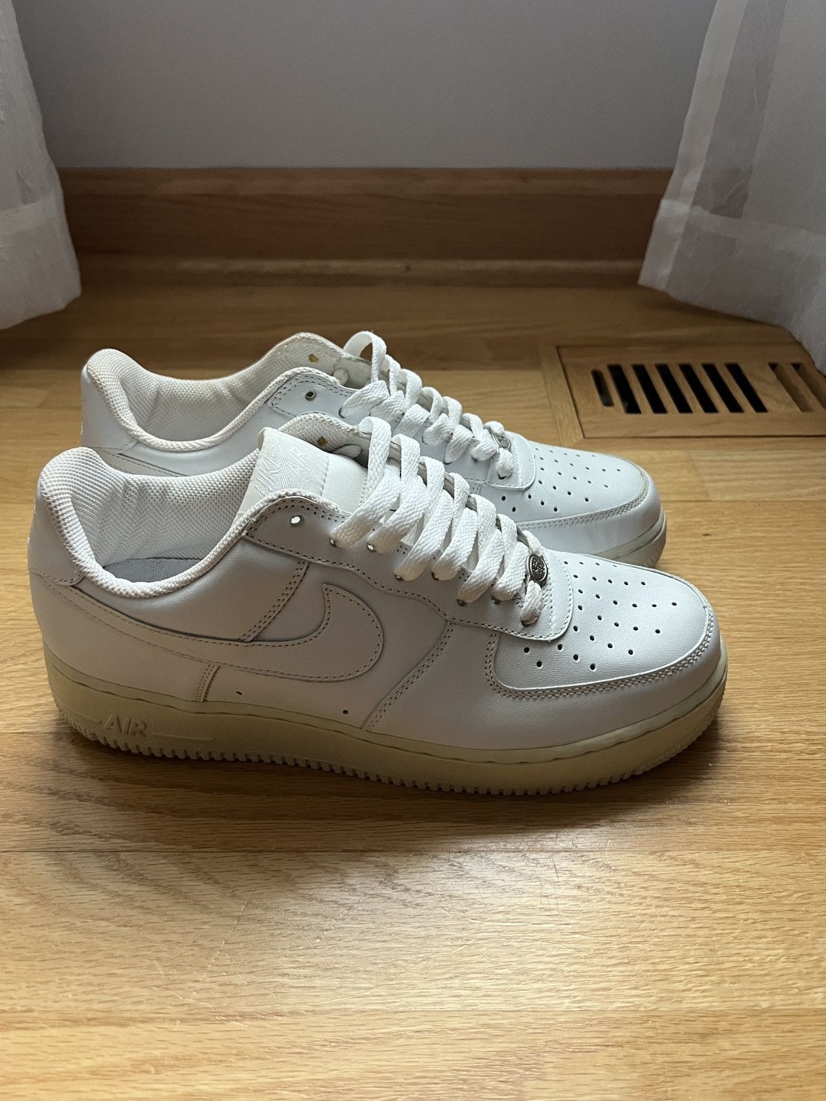 Vintage Vintage 2004 Nike Air Force 1 White/White Size 9 Size US 9 / EU 42 - 2 Thumbnail